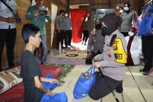 Selain Bagi- bagi Sembako, Ini yang dilakukan Kapolres Tebo