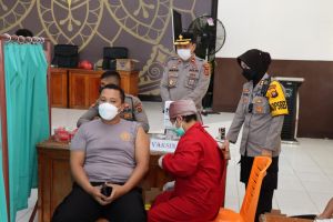 Booster Kepada Personil Polres Tebo Langsung Dipantau Kapolres