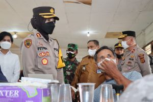 Vaksinasi di Desa Sari Mulya Dipantau Langsung Kapolres Tebo