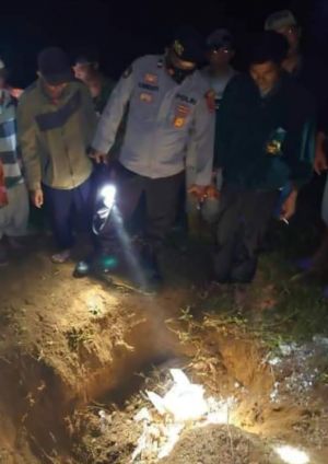 Warga Jangkat Temukan Mayat dalam Karung yang Terkubur