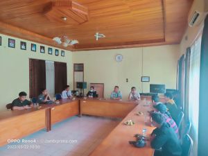 Bupati Merangin Serahkan SK Perpanjang Kontrak 2022 Anggota Satpol PP 