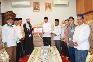 Bantuan Kemanusiaan Pemkab Tanjab Barat dan Baznas untuk Palestina Diserahkan Oleh Wabup