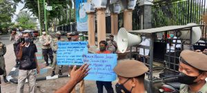 Demo di Kantor Wali Kota Jambi, Warga Tuntut Kepala Satpol PP di Copot
