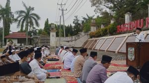 Sholat Idul Fitri di Halaman Kantor Bupati Merangin, Mashuri: Manfaatkan untuk Mensucikan Diri