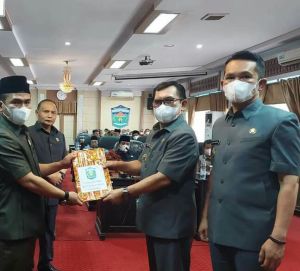 Wako Ahmadi Sampaikan 3 Ranperda ke Dewan Sungai Penuh
