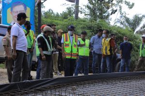 Pj Bupati Tebo Cek Jalan Beton Anggaran PEN di Serai Serumpun