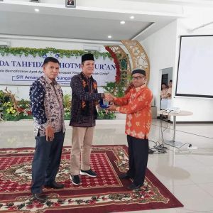 Wawako Sungai Penuh Hadiri Wisuda Tahfidz dan Khotmil Qur'an SIT Amanah