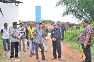 Pj Bupati Tebo Tinjau Jalan dan SD di Muara Tabir