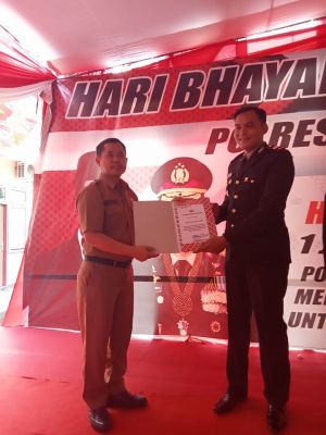Capaian Vaksinasi Tertinggi, Kapolsek Marosebo Terima Penghargaan