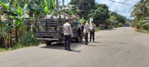 Cegah PMK, Polsek Marosebo Lakukan Penyekatan Kendaraan Bermuatan Hewan