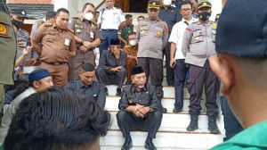 Mahasiswa IAI SMQ Bangko Pertanyakan Legalitas Tambang Batubara di Muara Jernih ke DPRD Merangin