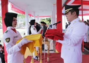 Wawako Sungaipenuh Pimpin Upacara Penurunan Bendera