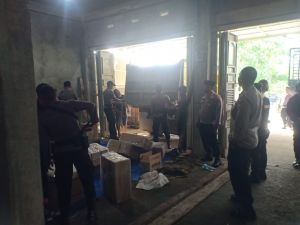 Gudang Penimbunan BBM Solar dan Penyimpanan Rokok Ilegal Digrebek 