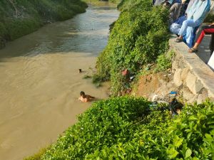 Bocah 11 Tahun Hanyut di Sungai Batang Merao