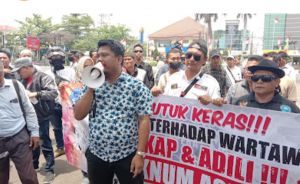 Puluhan Wartawan Demo Atas Kasus Dugaan Penculikan 2 Wartawan Karawang