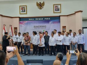 Pemred jambi-independent.co.id Risza S Bassar, Dilantik Jadi Ketua Forum Pemred SMSI Provinsi Jambi