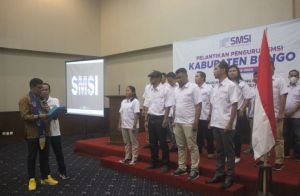 Mukhtadi Putra Nusa Lantik Pengurus SMSI Bungo