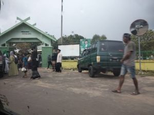 Warga Ramai Kunjungi Makam Keluarga Jelang Memasuki Bulan Ramadhan