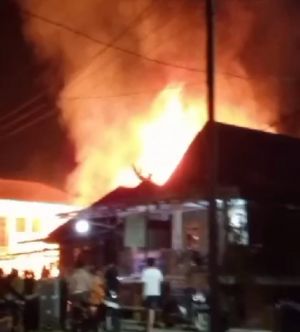 Sembilan Rumah di Legok Kebakaran