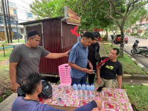 Sedang Asik Duduk Minum Es Kelapa, Diduga Pelaku Penipuan Ditangkap Tim Polres Merangin 
