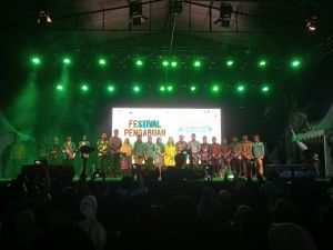 Pembukaan Festival Pengabuan Berhasil Meraih Perhatian Masyarakat Tanjab Barat 