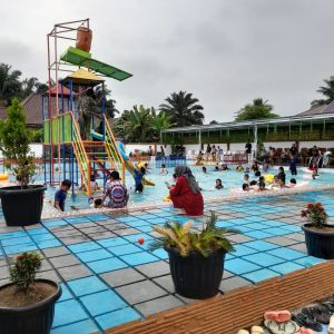 Kolam Renang Zee- Young Sungai Bengkal Resmi di Buka untuk Umum