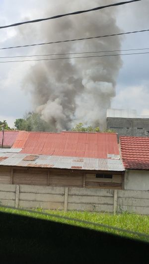 Kebakaran di Perumahan Citra Land, Jambi: Dua Orang Cidera