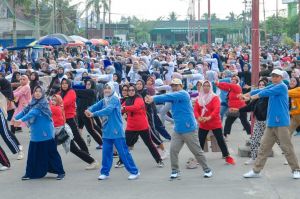 Bupati Tanjabbar Ikuti Senam Bersama dalam Rangka HKN ke-59 Tahun 2023