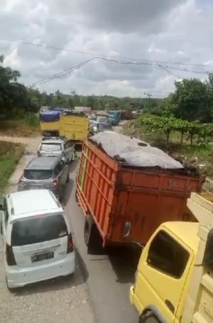 Terbaru! Kemacetan Parah Kotoboyo Batanghari, Penyebabnya Bikin Geger!