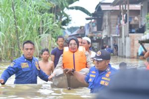 Tinjau Banjir di Tahtul Yaman, Sri : Kota Jambi Siaga III Banjir