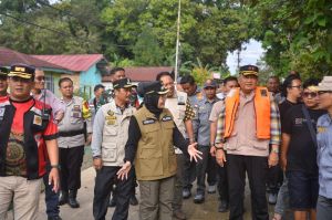 Tinjau TPS Terendam Banjir, Sri Perintahkan Persiapan Pemilu dan Partisipasi Masyarakat 