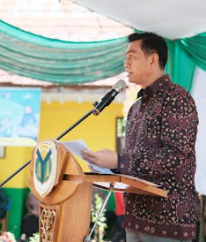 Bupati Mhd Fadhil Arif Serahkan Sertifikat PTSL Di Kecamatan Muara Tembesi