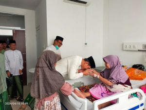 Berbagi Kebahagiaan, Bupati Batanghari Kunjungi Pasien di RSUD Hamba