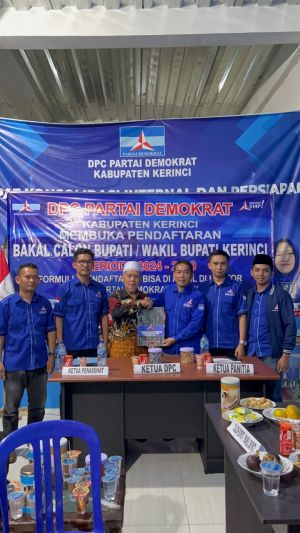 Serius Maju Pilkada Kerinci, Dr Deri Resmi Daftar di Demokrat Kerinci