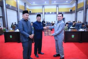DPRD Sungai Penuh Rapat Paripurna Penyampaian Pendapat dan Penyerahan Rekomendasi LKPJ 2023