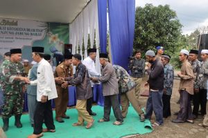 Hadiri Halal Bihalal di Kecamatan Bram Itam, Bupati Akan Menaikan Gaji Aparat Desa