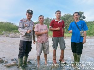 Masyarakat dan Polsek Pelepat Sepakat Seminggu Dua Kali Cek Sungai Pelepat