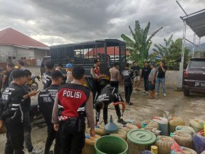 Polisi Gerebek Gudang Penimbunan Minyak Penyulingan Asal Bayung Lincir di Kerinci