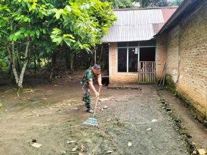 Berbaur dengan Warga Sekitar, Ini yang Dilakukan Satgas TMMD