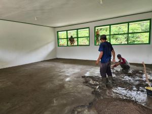 Satgas TMMD Plester Lantai Madrasah Nurul Falah Teluk Kuali