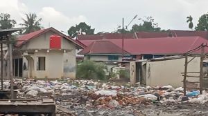 Pedagang Pasar Tanjung Bungur Ngeluh Pasca Banjir Sampah Belum Dibersihkan Dinas Terkait