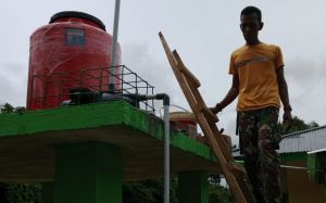 Satgas TMMD Pasang Mesin Air MCK Madrasah Nurul Falah