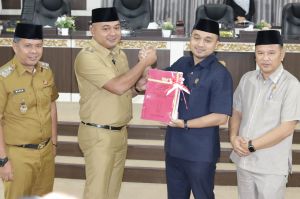 Ketua DPRD Pimpin Rapurna Penyampaian Nota Pengantar APBD-P 2025 dan Ranperda RPJMD Kab Tebo