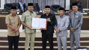 Ketua DPRD KM Pimpin Rapurna Ranperda Perubahan APBD-P dan RPJM