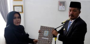 Lantik Maya Novefri jadi Dewas Perumda Tirta Sakti, Bupati Monadi :  transformasi pelayanan priorita