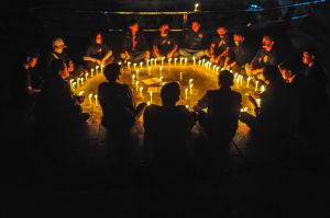 Protes Penghalangan Liputan oleh Polisi, Puluhan Jurnalis Jambi Nyalakan Seribu Lilin