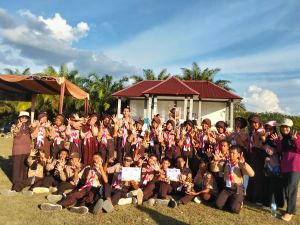 Pemimpin Visioner, Yenni Siswati Bawa SMPN 25 Tebo Raih Prestasi Gemilang!