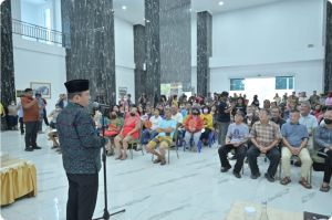 Sambut Imlek 2026, Wali Kota Maulana Bagikan 400 Paket Sembako untuk Warga Tionghoa Jambi