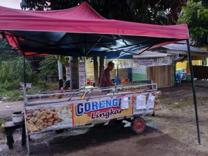 Gorengan Lingkar Mas Adi Laris Manis, Ludes Sejak Subuh di Simpang Bandara Bungo
