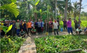 Warga dan Polisi Turun Tangan Bersihkan Parit 2 Patunas, Aliran Air Kembali Lancar